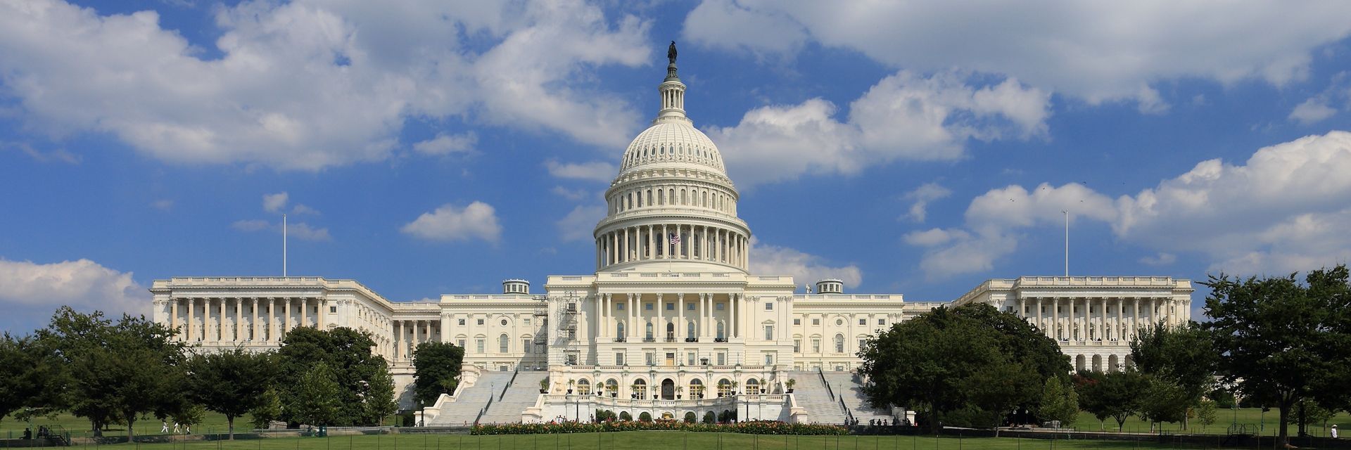 Health Insurance for Members of the U&#46;S&#46; Congress&#58; Myth and Reality