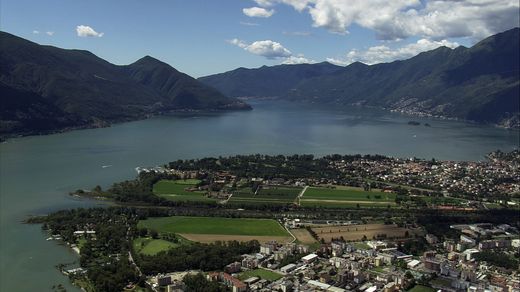 Switzerland: Lake Maggiore to The Rhine Falls