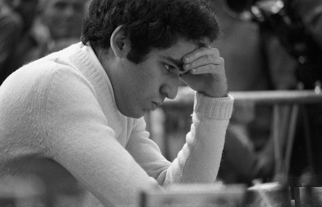 Kasparov VS Computer that Calculates 200 MILLION POSITIONS PER